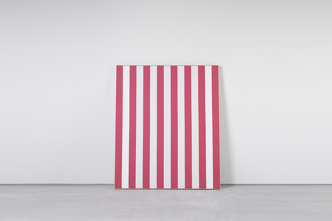 DANIEL BUREN, Peinture Acrylique Blanche sur Tissu Rayé Blanc et Rouge
